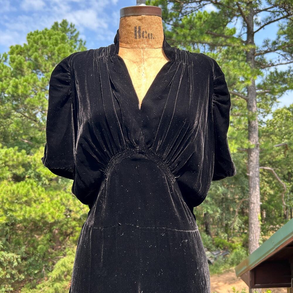 Vintage 30s/40s Black Silk Velvet Shirred Bias Cut Metal Side Zip Midi Dress M L
